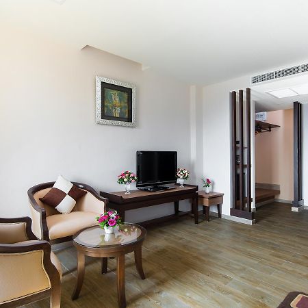 Aiyara Palace Pattaya Exterior photo Deluxe Room