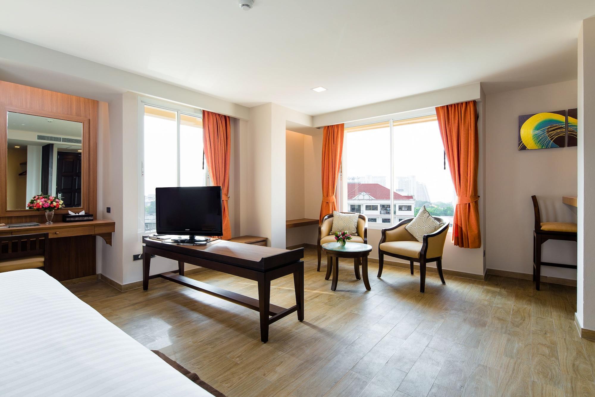 Aiyara Palace Pattaya Exterior photo Deluxe Room