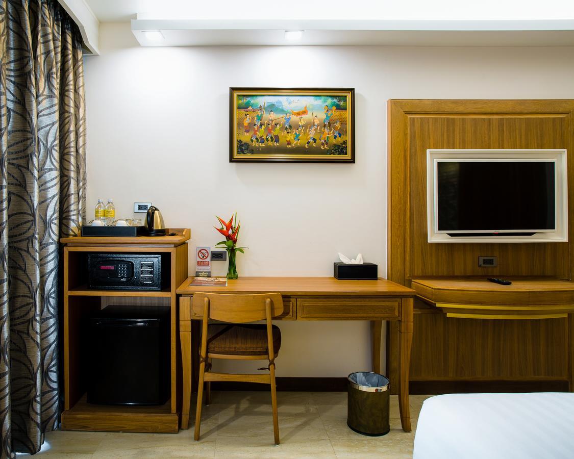 Aiyara Palace Pattaya Exterior photo A room at the hotel