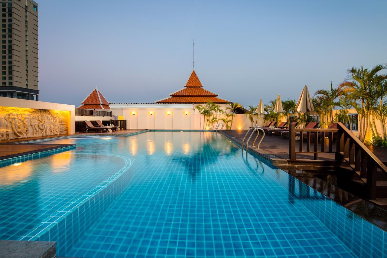 Aiyara Palace Pattaya Exterior photo The Royal Pool