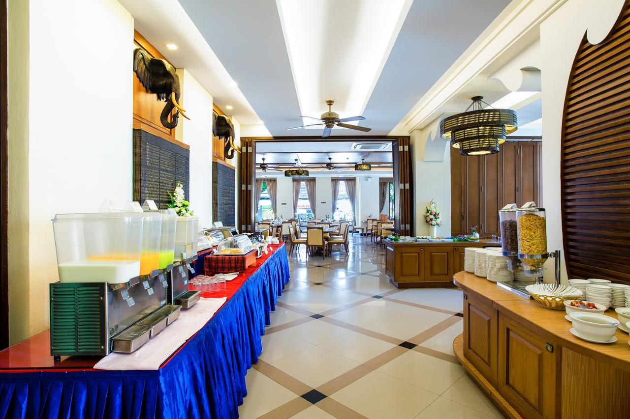 Aiyara Palace Pattaya Exterior photo The restaurant at the hotel