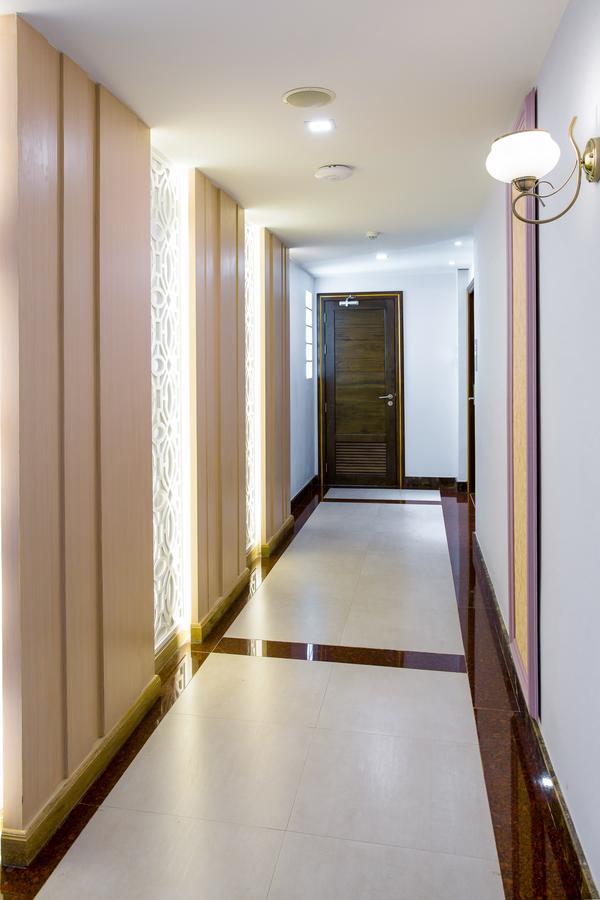 Aiyara Palace Pattaya Exterior photo A typical hotel corridor