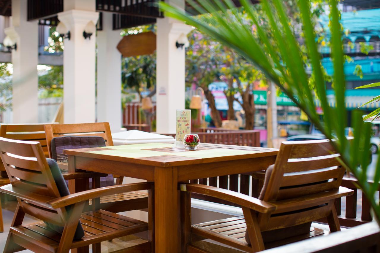 Aiyara Palace Pattaya Exterior photo The restaurant at the hotel