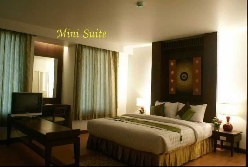 Aiyara Palace Pattaya Exterior photo Mini Suite